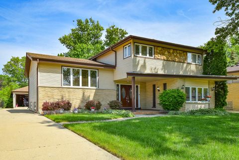 Photo of 1413 N Burning Bush Lane, Mount Prospect, IL 60056 (MLS # 12656540)
