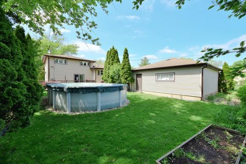 Tiny photo for 1413 N Burning Bush Lane, Mount Prospect, IL 60056 (MLS # 12656540)