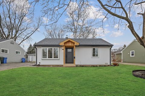 Photo of 212 N Louis Street, Mount Prospect, IL 60056 (MLS # 12538084)