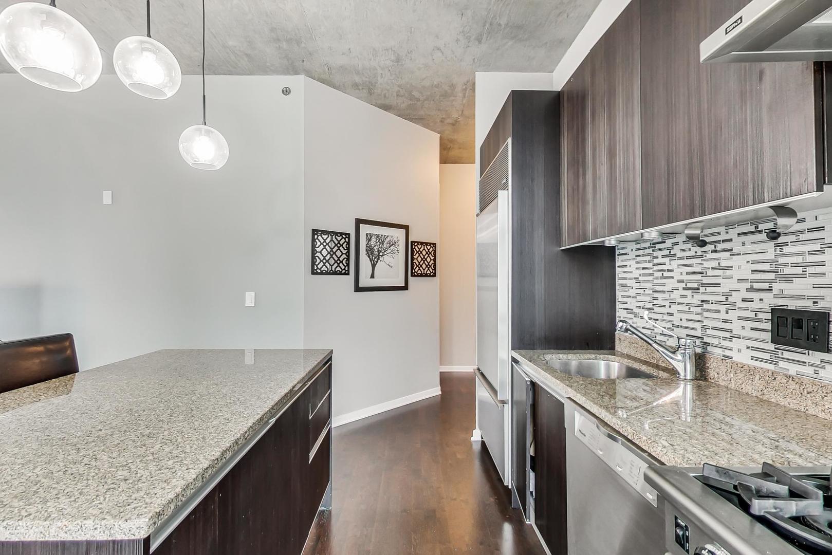 600 N Fairbanks Court 1607