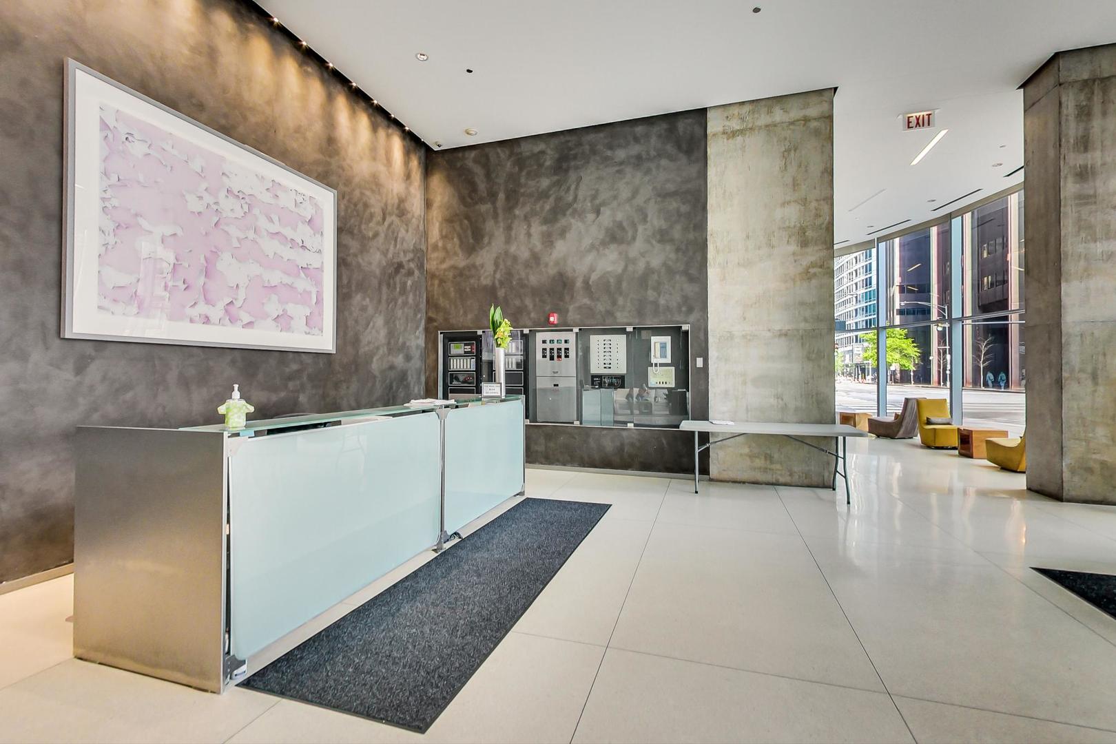 600 N Fairbanks Court 1607