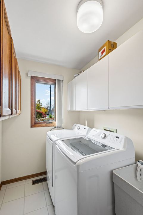 Tiny photo for 2409 E Greshan Court, Arlington Heights, IL 60004 (MLS # 12495146)