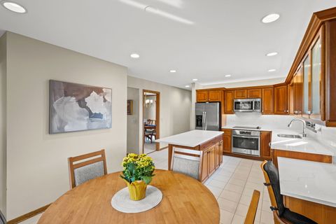 Tiny photo for 2409 E Greshan Court, Arlington Heights, IL 60004 (MLS # 12495146)