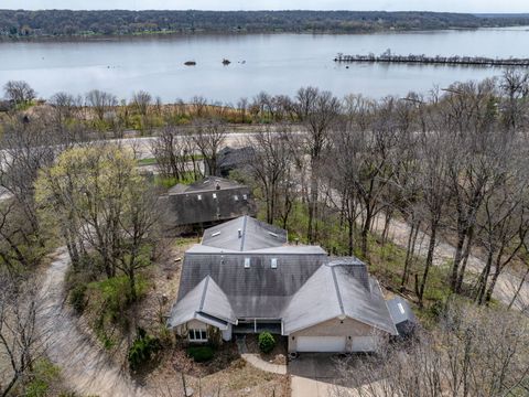 Tiny photo for 3 Walbrier Court, Le Claire, IA 52753 (MLS # 12619504)