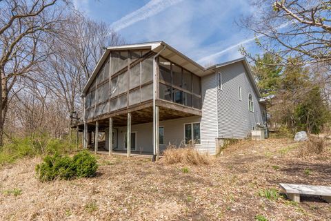 Tiny photo for 3 Walbrier Court, Le Claire, IA 52753 (MLS # 12619504)