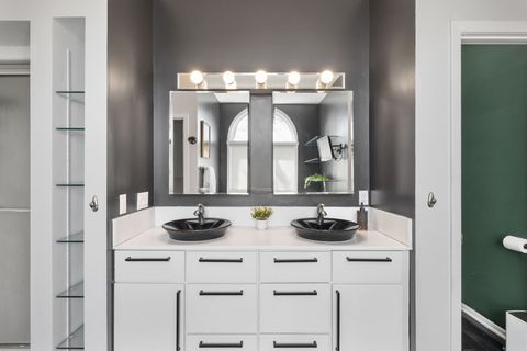 Tiny photo for 3 Walbrier Court, Le Claire, IA 52753 (MLS # 12619504)