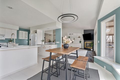 Tiny photo for 3 Walbrier Court, Le Claire, IA 52753 (MLS # 12619504)