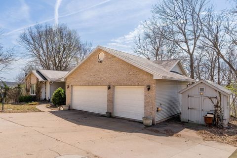 Tiny photo for 3 Walbrier Court, Le Claire, IA 52753 (MLS # 12619504)