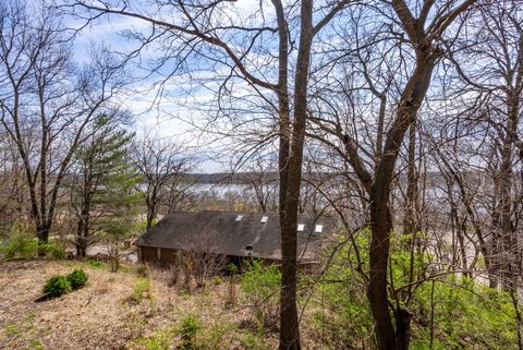 Tiny photo for 3 Walbrier Court, Le Claire, IA 52753 (MLS # 12619504)