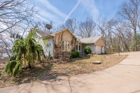Tiny photo for 3 Walbrier Court, Le Claire, IA 52753 (MLS # 12619504)