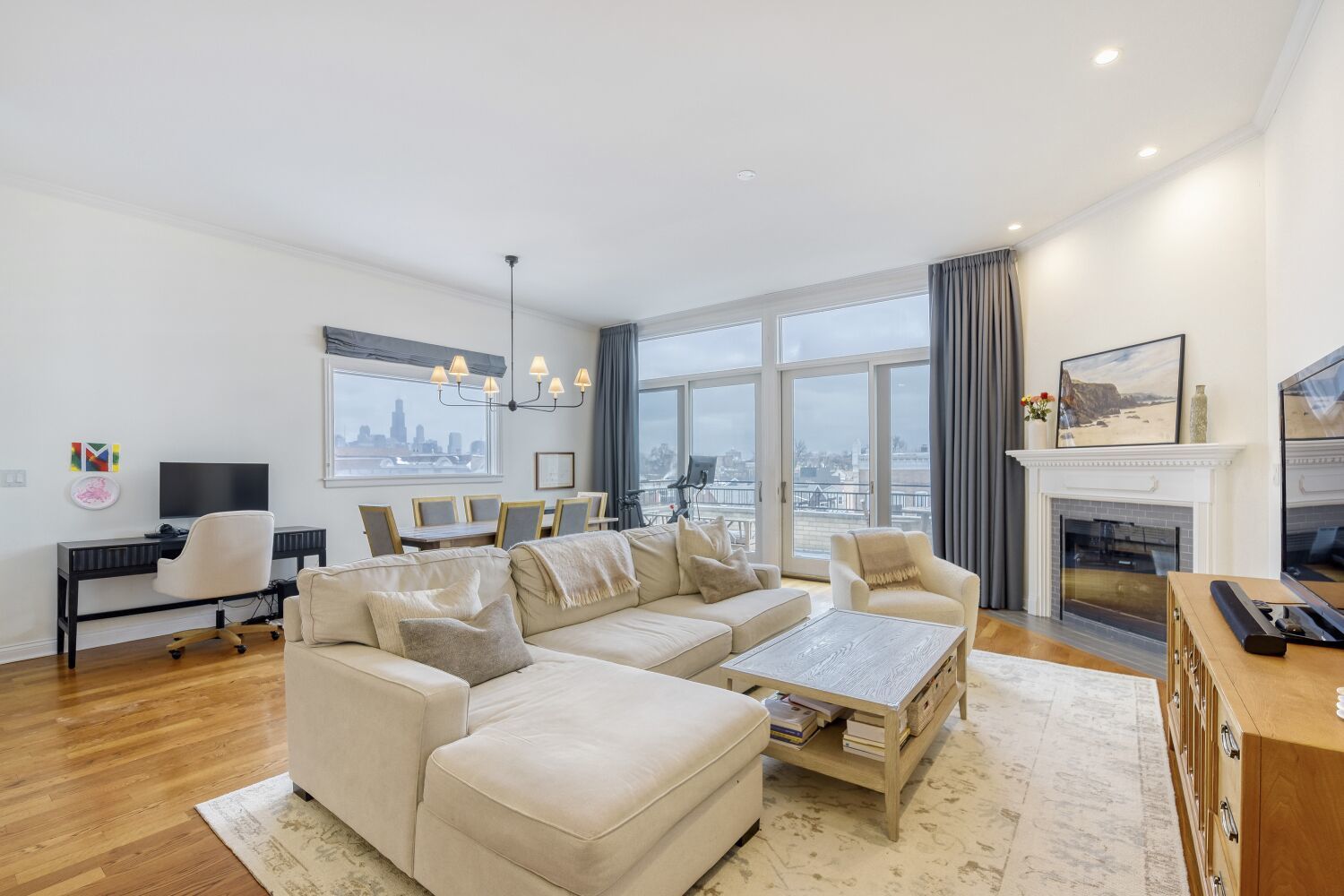 2142 W Chicago Avenue 4