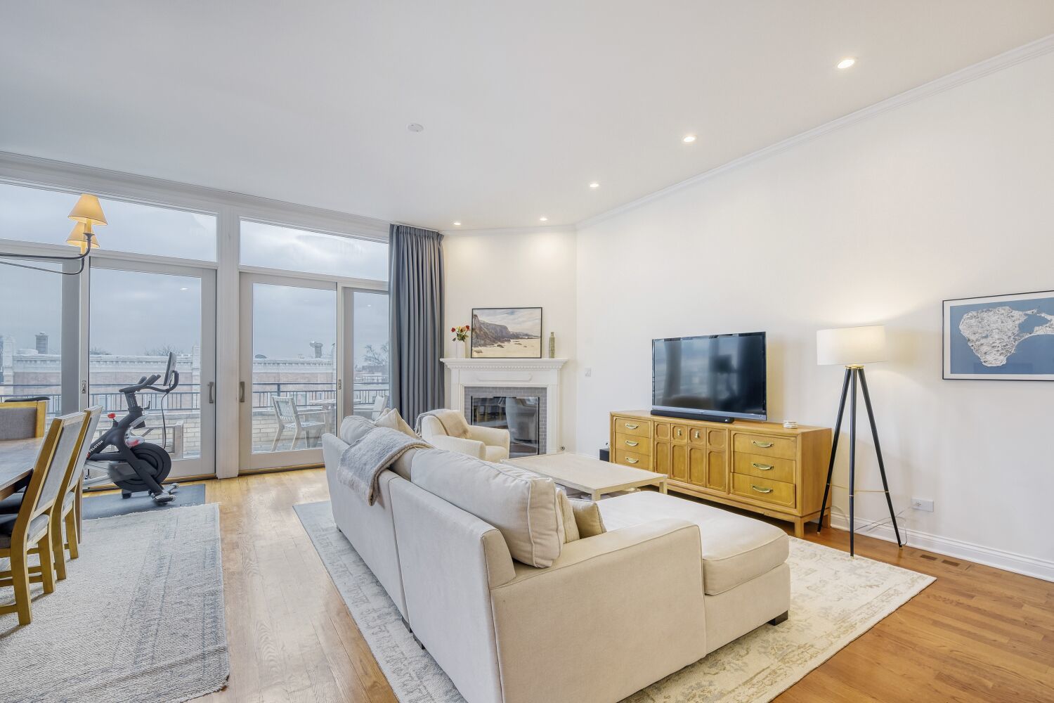 2142 W Chicago Avenue 4