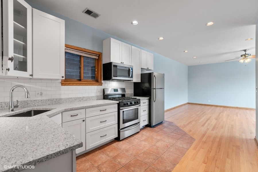3043 N Ashland Avenue