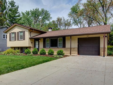 3S135 Cherrywood Lane Glen Ellyn IL 60137