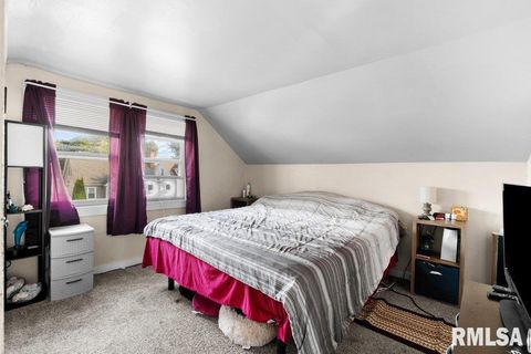 Tiny photo for 2427 32ND Street, Moline, IL 61265 (MLS # QC4268472)