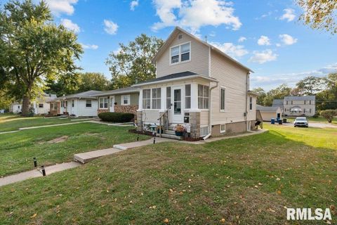 Tiny photo for 2427 32ND Street, Moline, IL 61265 (MLS # QC4268472)
