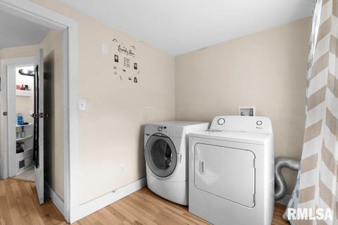 Tiny photo for 2427 32ND Street, Moline, IL 61265 (MLS # QC4268472)