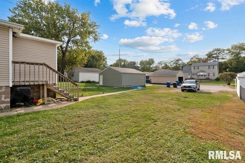 Tiny photo for 2427 32ND Street, Moline, IL 61265 (MLS # QC4268472)