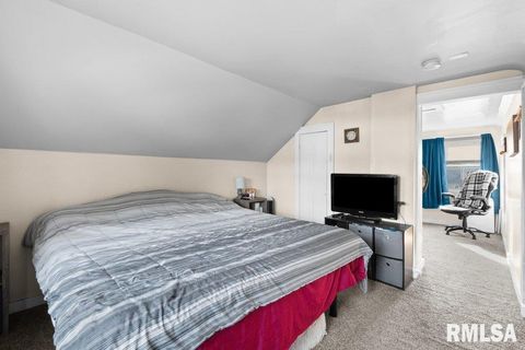 Tiny photo for 2427 32ND Street, Moline, IL 61265 (MLS # QC4268472)