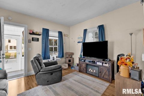 Tiny photo for 2427 32ND Street, Moline, IL 61265 (MLS # QC4268472)