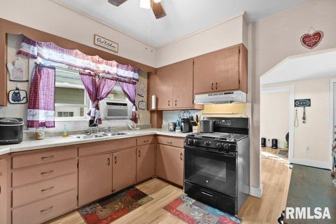 Tiny photo for 2427 32ND Street, Moline, IL 61265 (MLS # QC4268472)