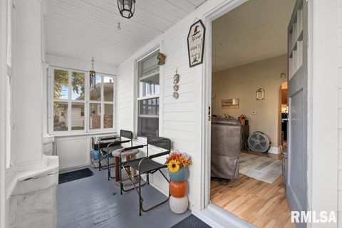 Tiny photo for 2427 32ND Street, Moline, IL 61265 (MLS # QC4268472)