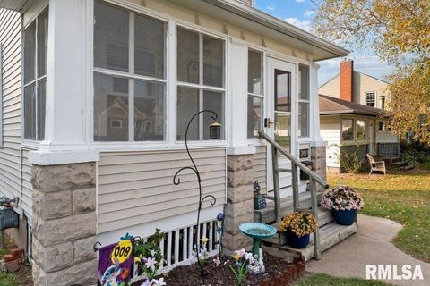 Tiny photo for 2427 32ND Street, Moline, IL 61265 (MLS # QC4268472)