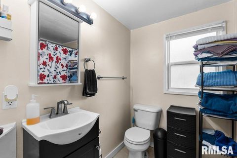 Tiny photo for 2427 32ND Street, Moline, IL 61265 (MLS # QC4268472)