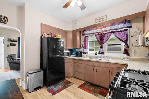 Tiny photo for 2427 32ND Street, Moline, IL 61265 (MLS # QC4268472)