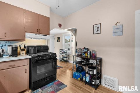 Tiny photo for 2427 32ND Street, Moline, IL 61265 (MLS # QC4268472)