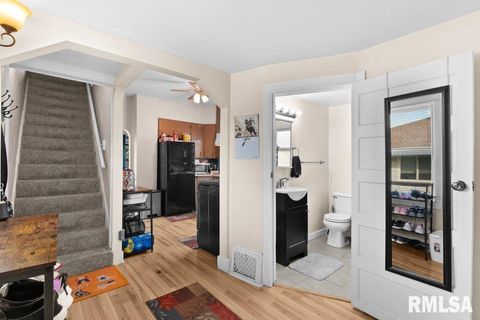 Tiny photo for 2427 32ND Street, Moline, IL 61265 (MLS # QC4268472)