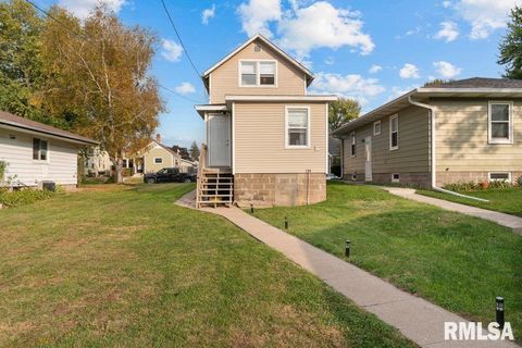 Tiny photo for 2427 32ND Street, Moline, IL 61265 (MLS # QC4268472)