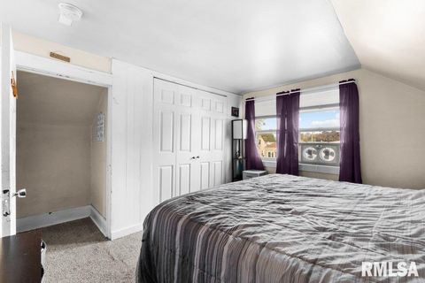 Tiny photo for 2427 32ND Street, Moline, IL 61265 (MLS # QC4268472)