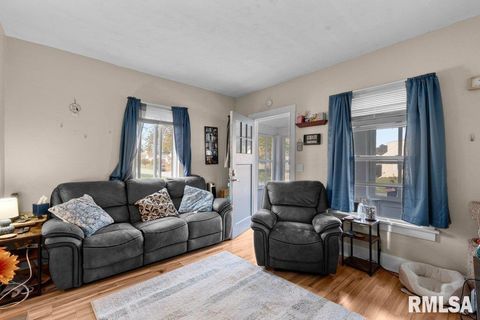 Tiny photo for 2427 32ND Street, Moline, IL 61265 (MLS # QC4268472)