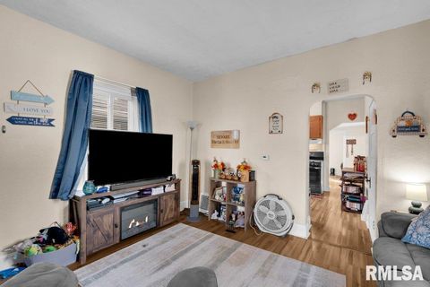 Tiny photo for 2427 32ND Street, Moline, IL 61265 (MLS # QC4268472)