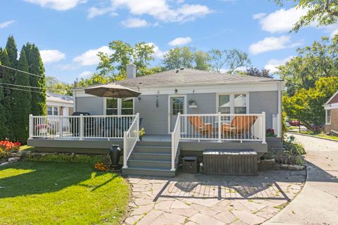 Tiny photo for 582 Glendale Avenue, Glen Ellyn, IL 60137 (MLS # 12567776)