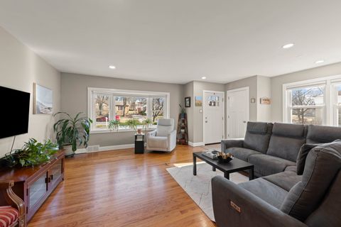 Tiny photo for 582 Glendale Avenue, Glen Ellyn, IL 60137 (MLS # 12567776)