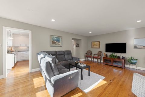 Tiny photo for 582 Glendale Avenue, Glen Ellyn, IL 60137 (MLS # 12567776)