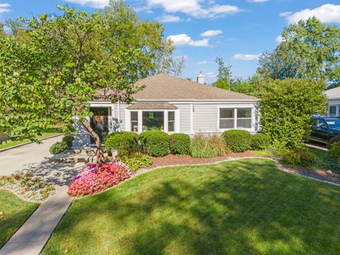 Tiny photo for 582 Glendale Avenue, Glen Ellyn, IL 60137 (MLS # 12567776)