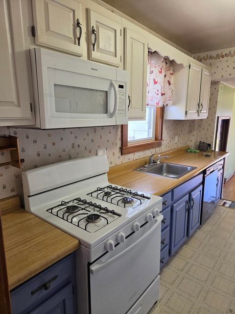 Tiny photo for 813 E 15th Street, Sterling, IL 61081 (MLS # 12599697)