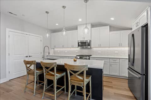 Tiny photo for 319 S Glendale Avenue #303, Barrington, IL 60010 (MLS # 12719963)