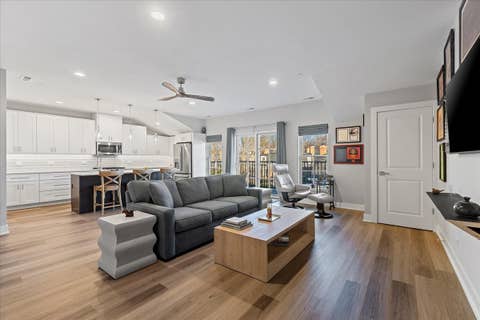 Tiny photo for 319 S Glendale Avenue #303, Barrington, IL 60010 (MLS # 12719963)