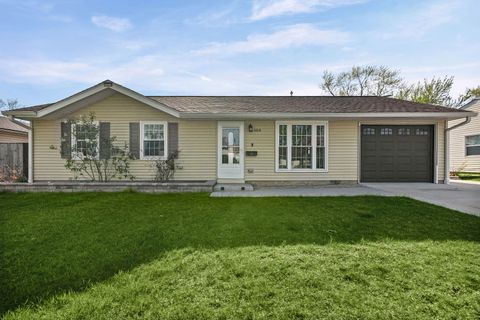 Tiny photo for 604 Newberry Drive, Streamwood, IL 60107 (MLS # 12615960)
