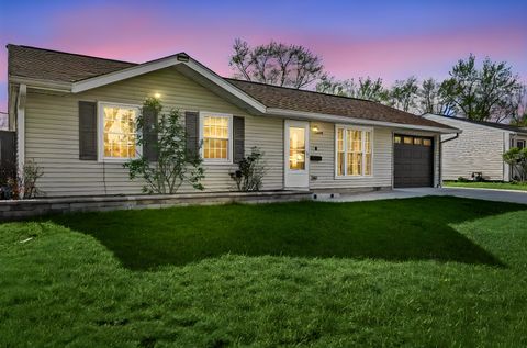 Photo of 604 Newberry Drive, Streamwood, IL 60107 (MLS # 12615960)