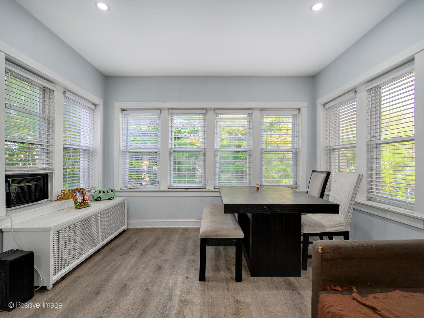 6423 N Leavitt Street