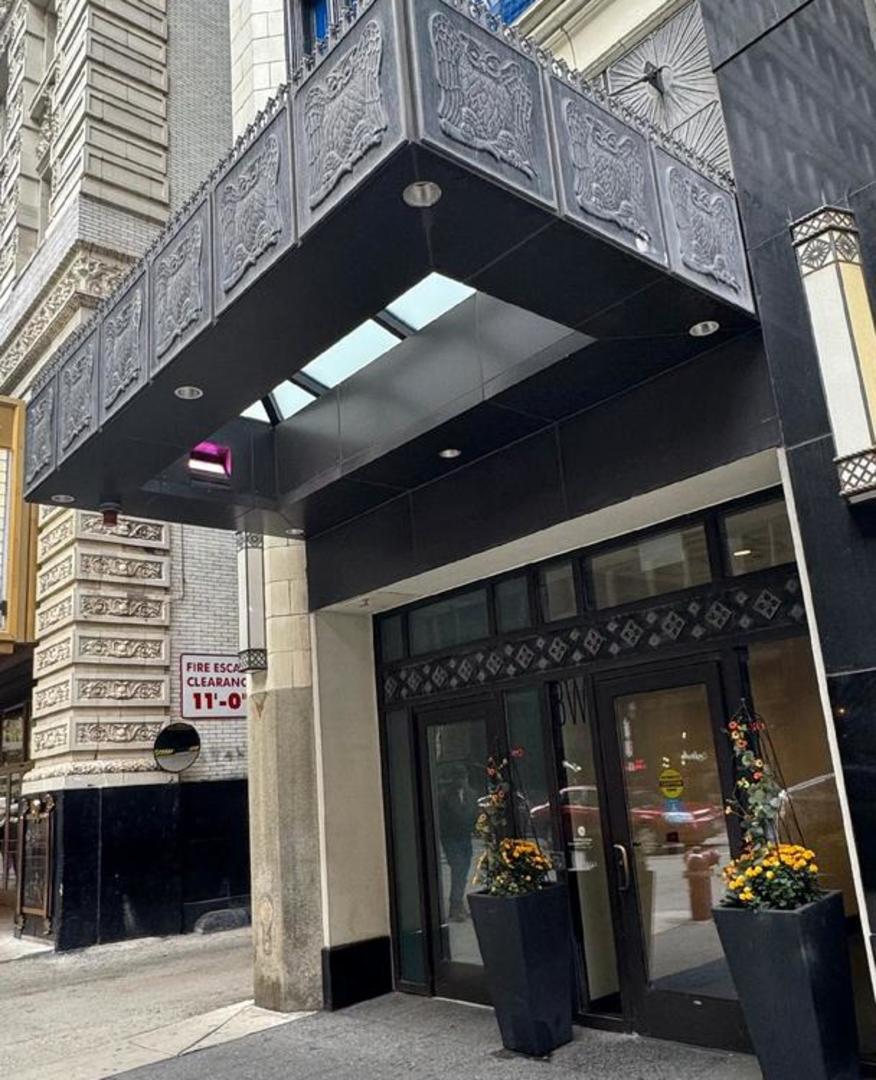 8 W MONROE Street P-12