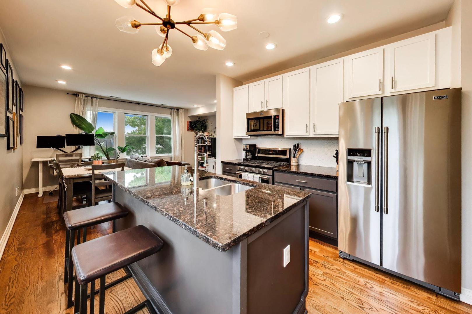 2243 W Ainslie Street 3W