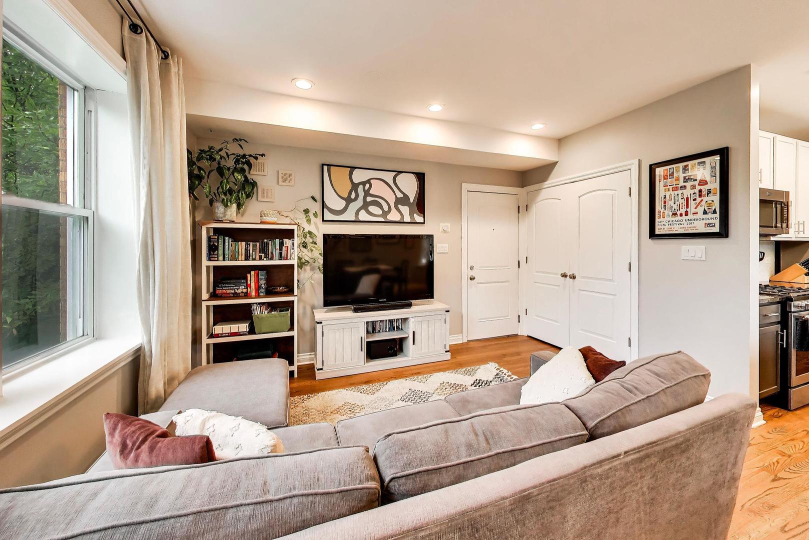 2243 W Ainslie Street 3W