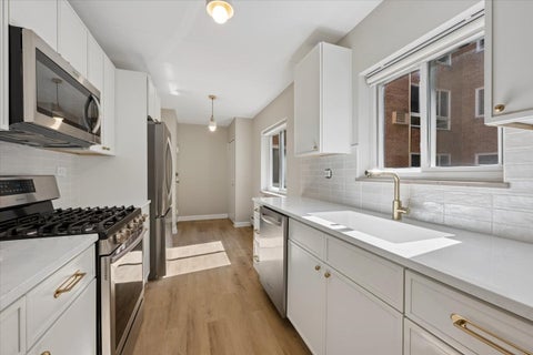 Tiny photo for 203 N KENILWORTH Avenue #2P, Oak Park, IL 60302 (MLS # 12687013)