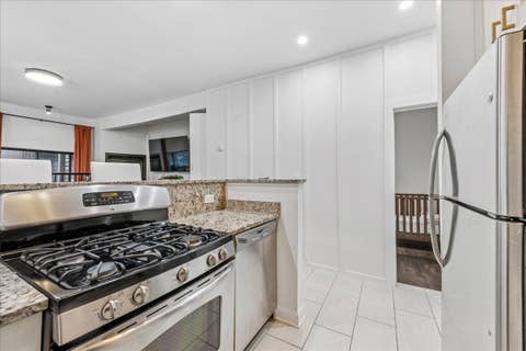 Tiny photo for 1009 W Wolfram Street #1E, Chicago, IL 60657 (MLS # 12715168)